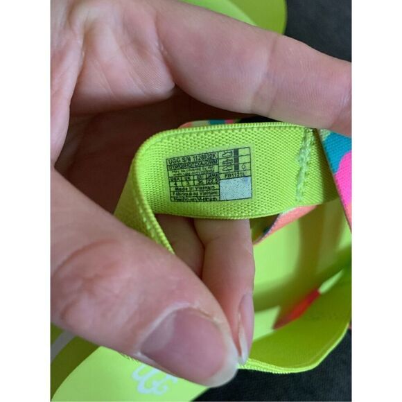 UGG Unisex-Child Zuma Sling Sandal size 4 bight green - Picture 5 of 5